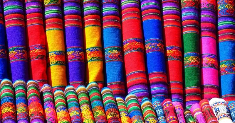 La mode des tissus upcyclés en entreprise : l’atout style et durable
