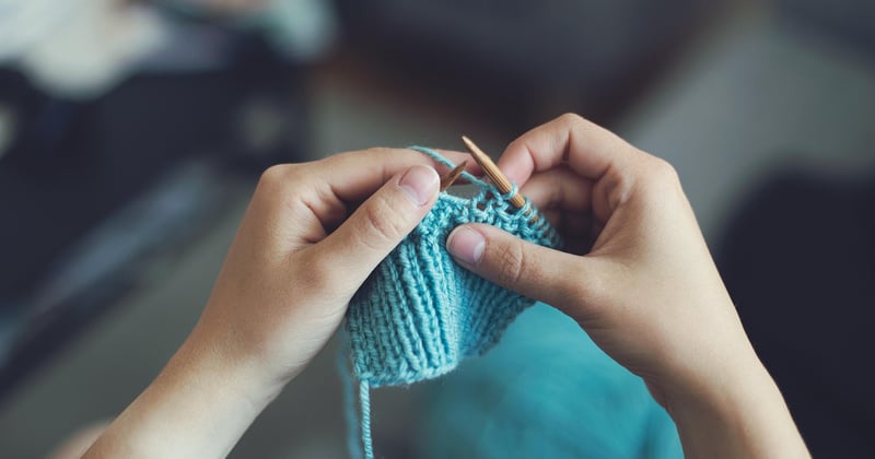 L'essor des tailleurs pantoufles en laine : le confort chic qui révolutionne votre dressing